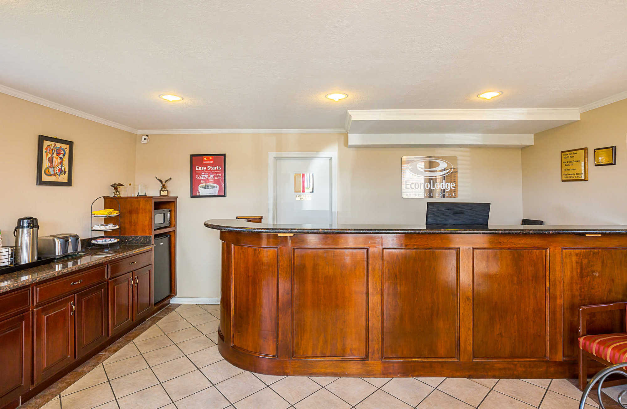 Econo Lodge Huntsville- University Area Interior photo