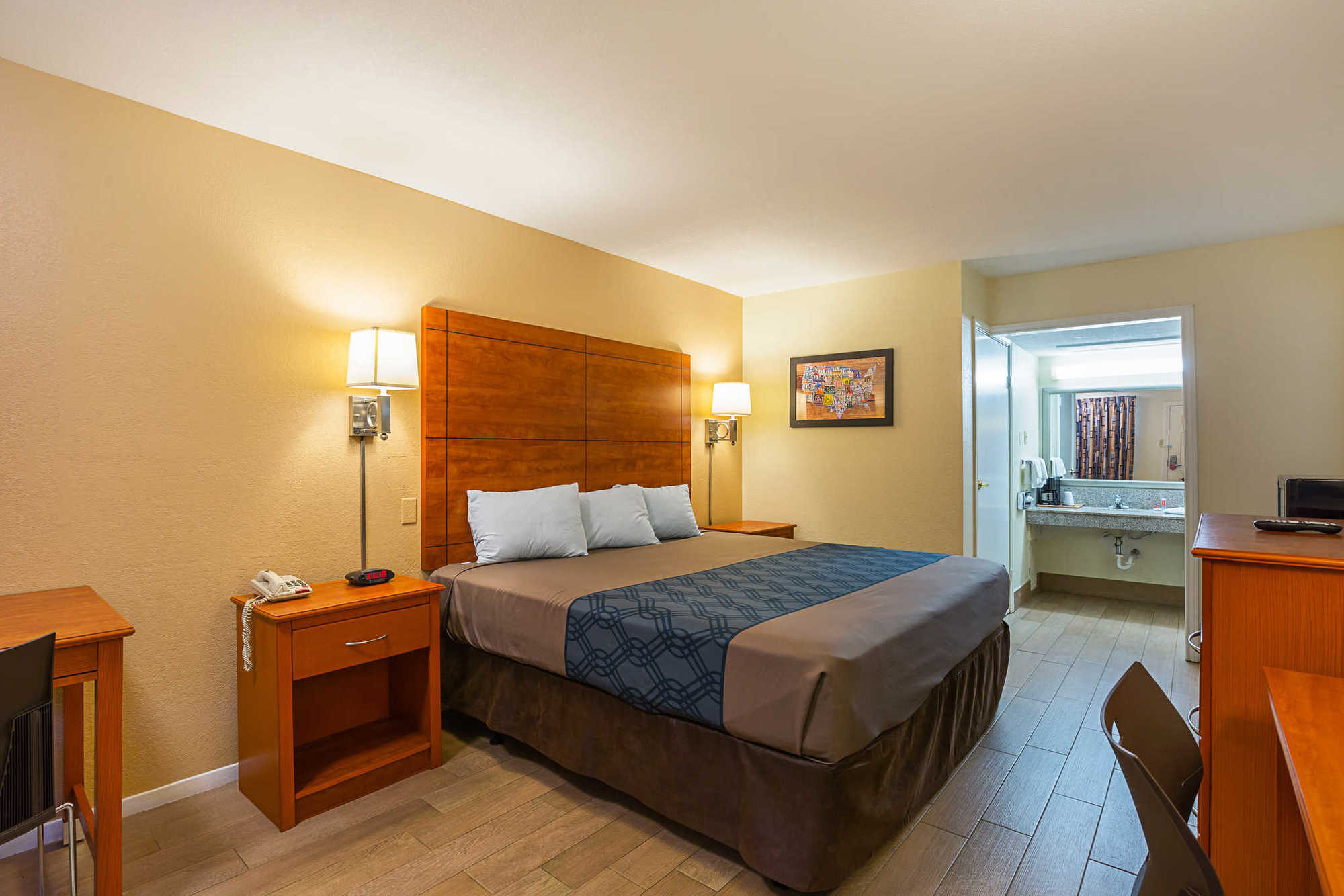 Econo Lodge Huntsville- University Area Room photo